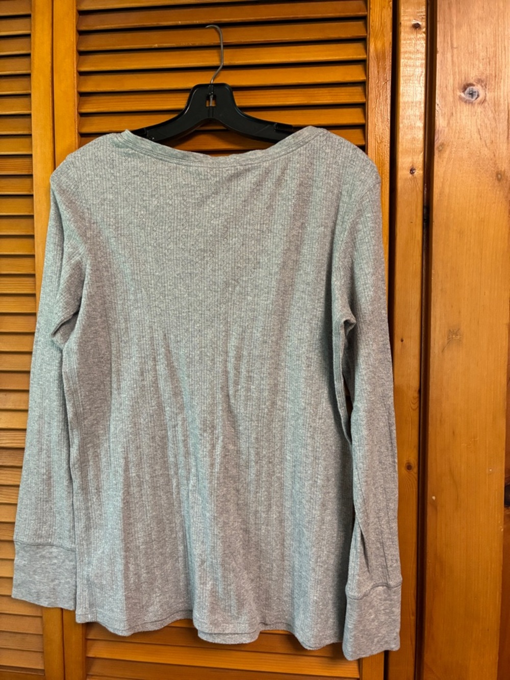 Victoria's Secret Light Gray Ribbed Henley Long Sleeve Top length 25” - Picture 3 of 3